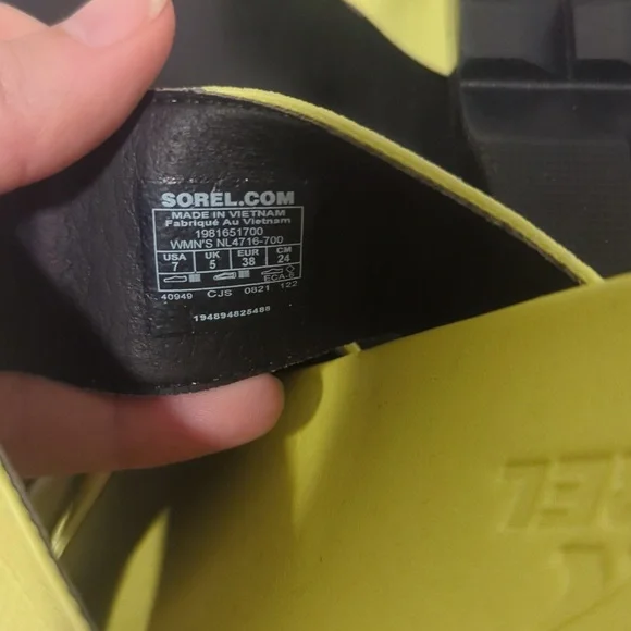 NWT Sorel Roaming yellow strap platform sandals - Picture 9 of 12